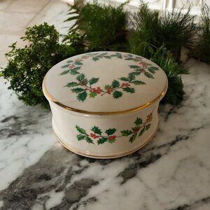 Vintage Sadler England Holly lidded Trinket box